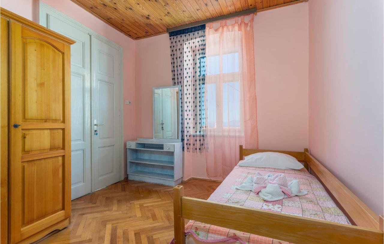 Cozy Home In Omisalj With Kitchen Zewnętrze zdjęcie