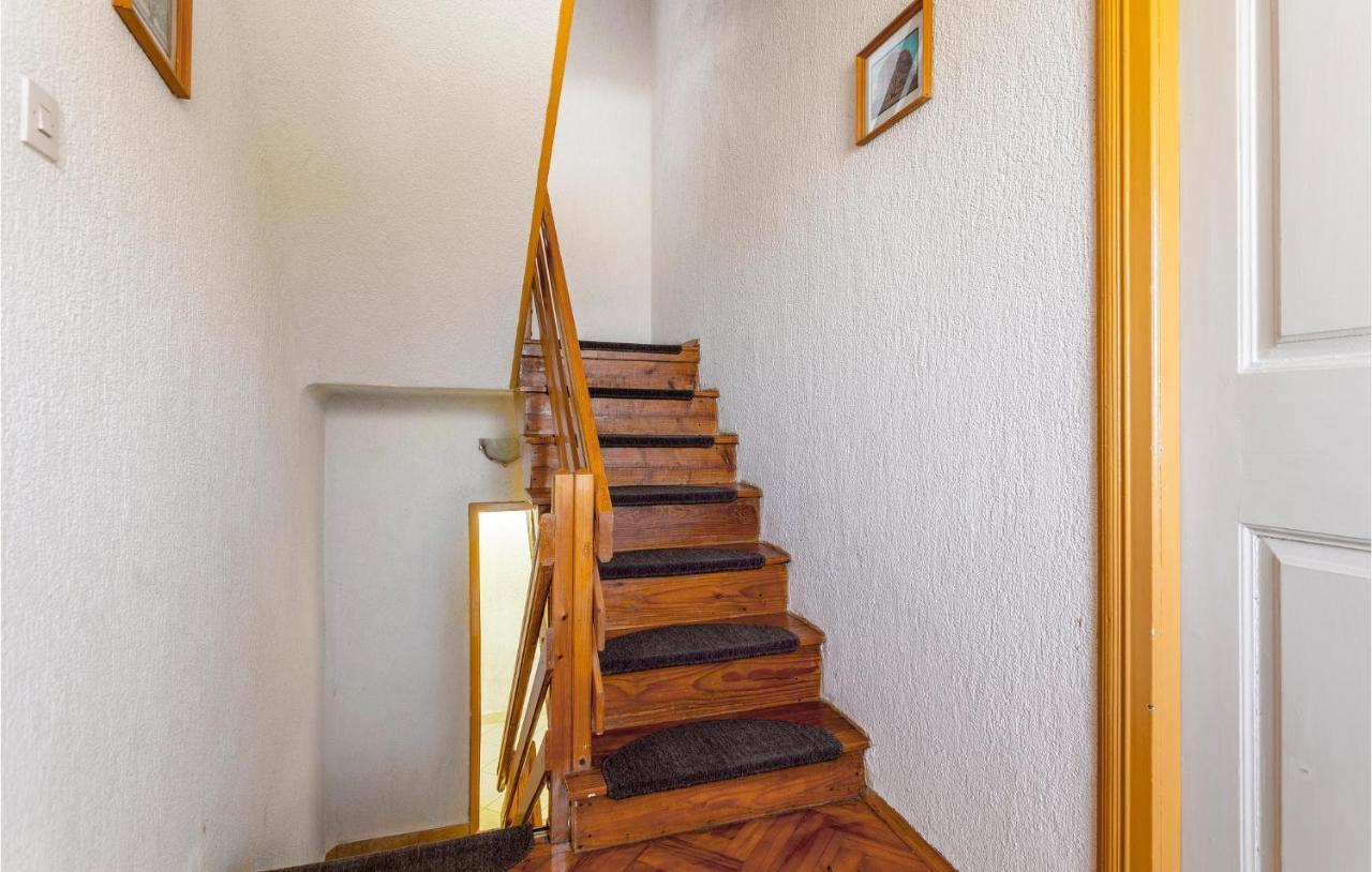 Cozy Home In Omisalj With Kitchen Zewnętrze zdjęcie