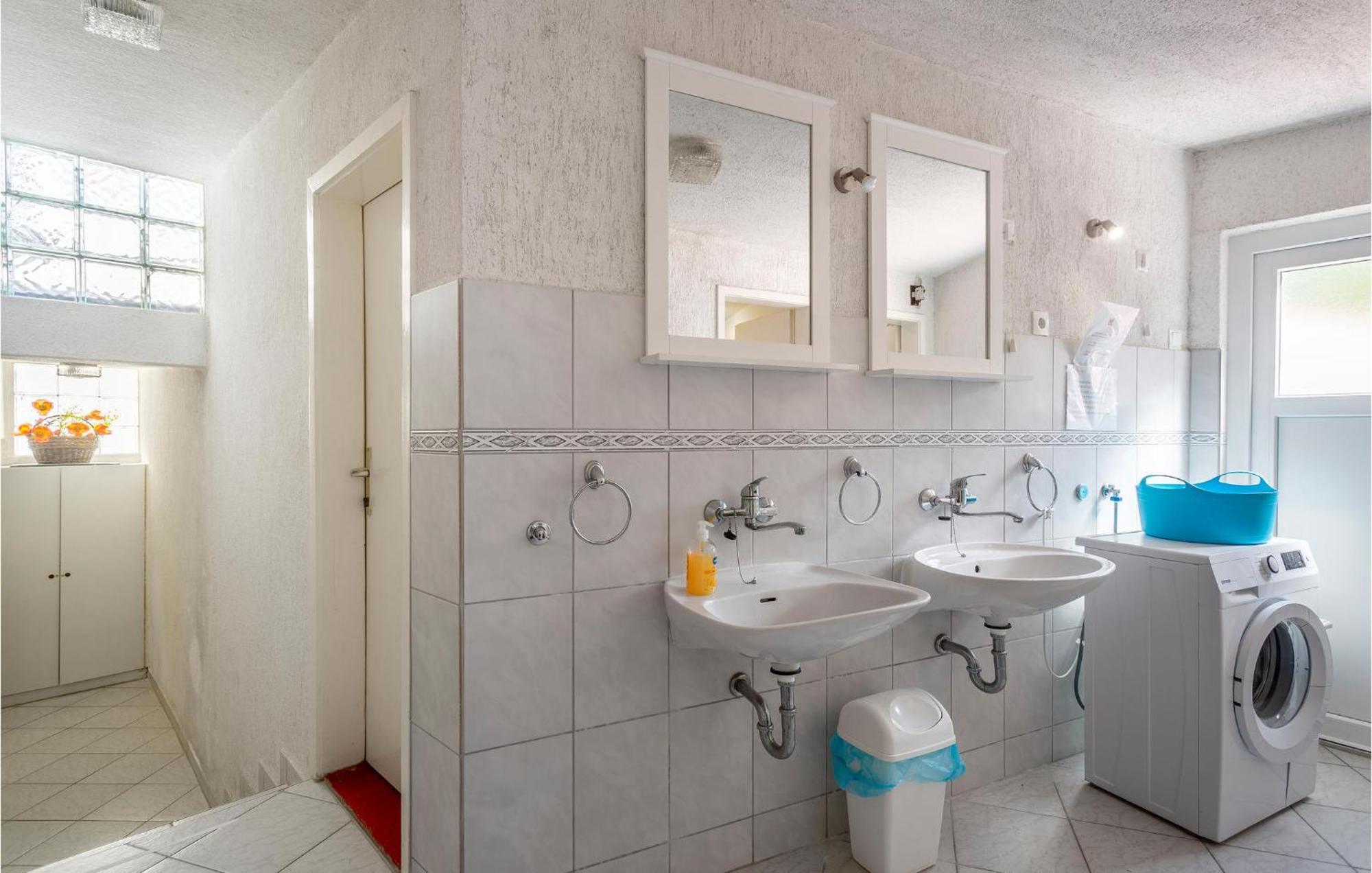 Cozy Home In Omisalj With Kitchen Zewnętrze zdjęcie