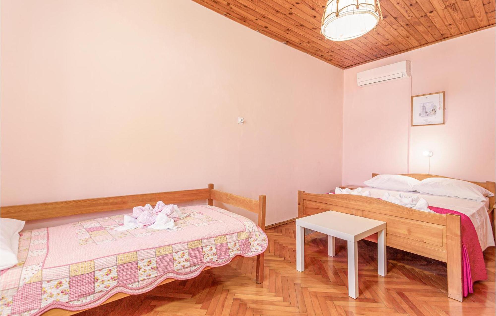 Cozy Home In Omisalj With Kitchen Zewnętrze zdjęcie