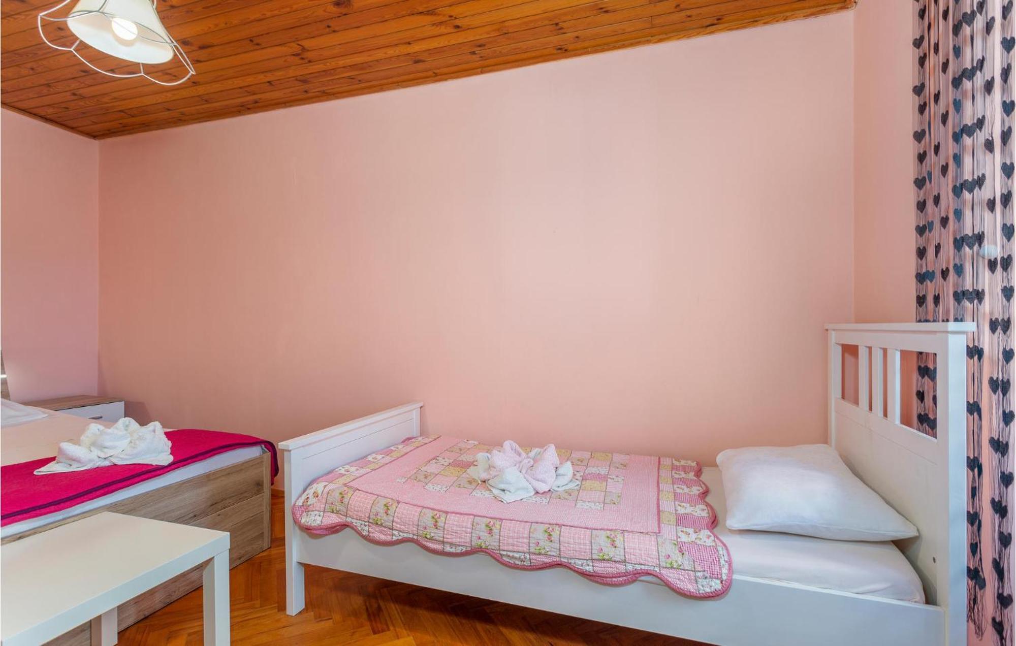 Cozy Home In Omisalj With Kitchen Zewnętrze zdjęcie