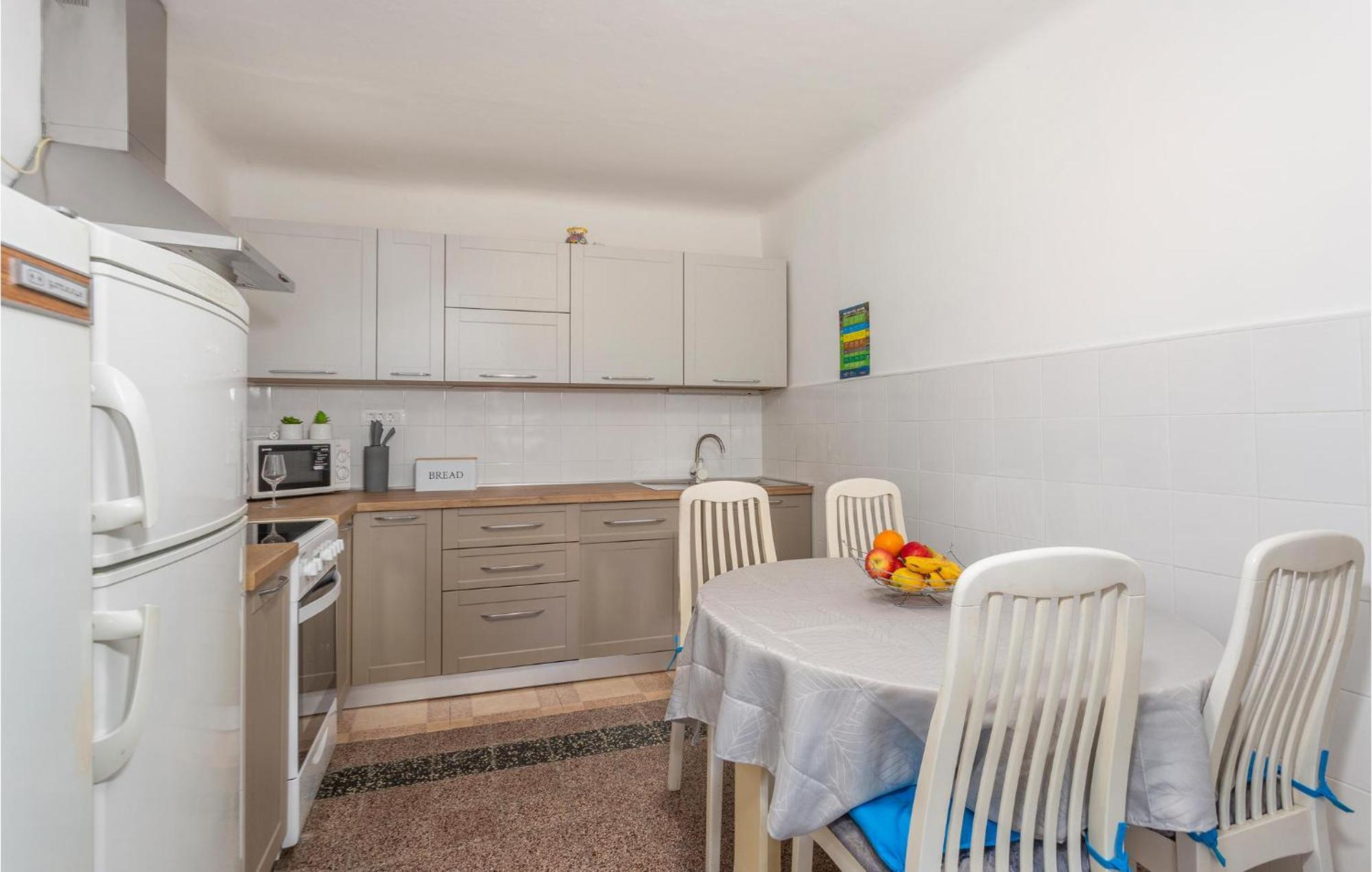 Cozy Home In Omisalj With Kitchen Zewnętrze zdjęcie